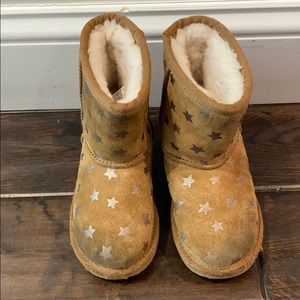 Girls star uggs